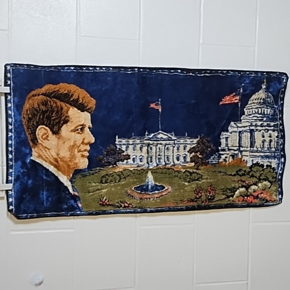 Vintage JFK Co Collectors Tapestry American Flag USA Capitol Velvet Tapestry - Picture 12 of 12